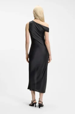 Schulterfreies Kleid aus Satin