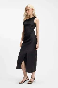 Schulterfreies Kleid aus Satin