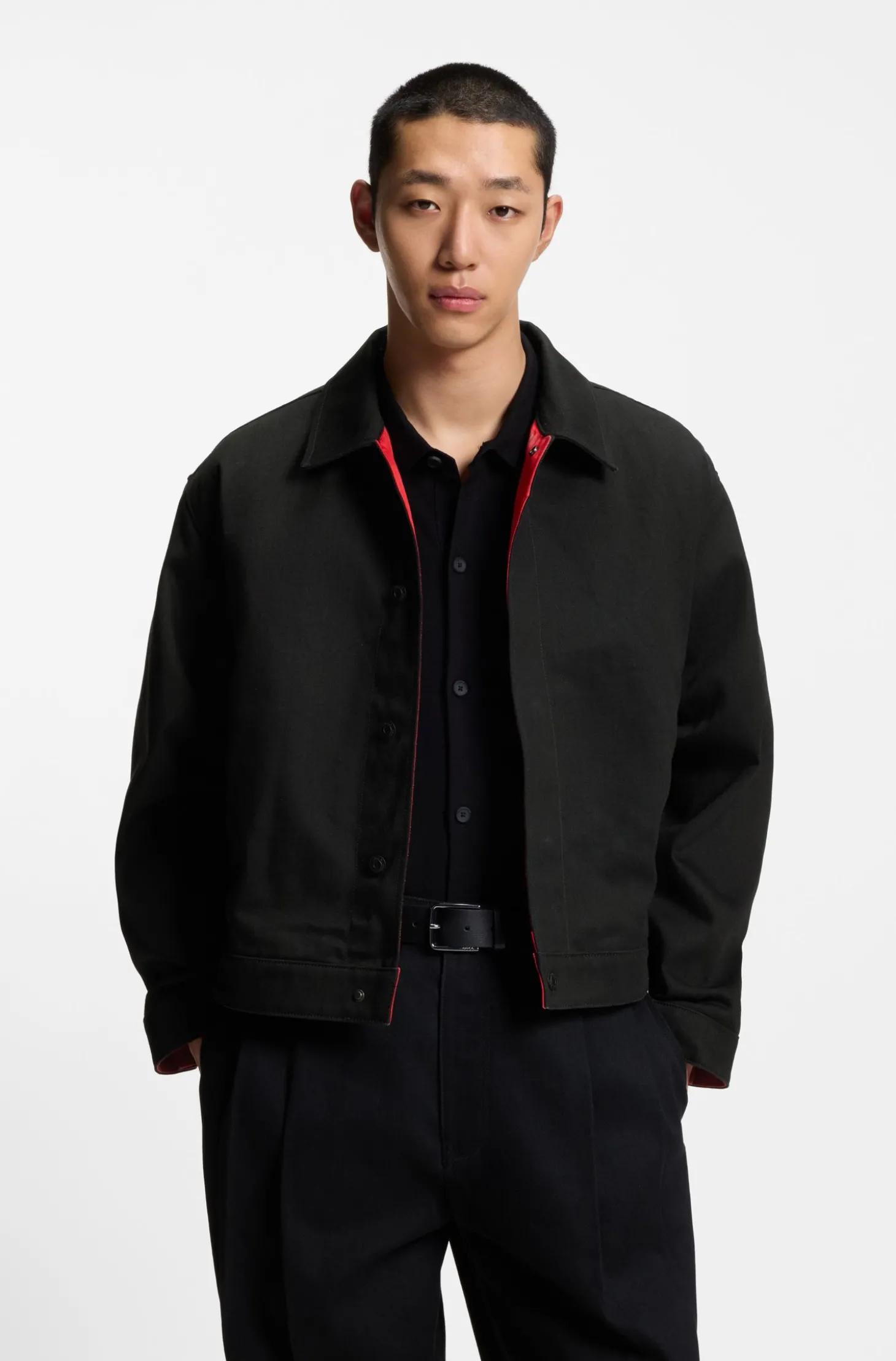 Schwarze Regular-Fit Jacke aus japanischem Denim