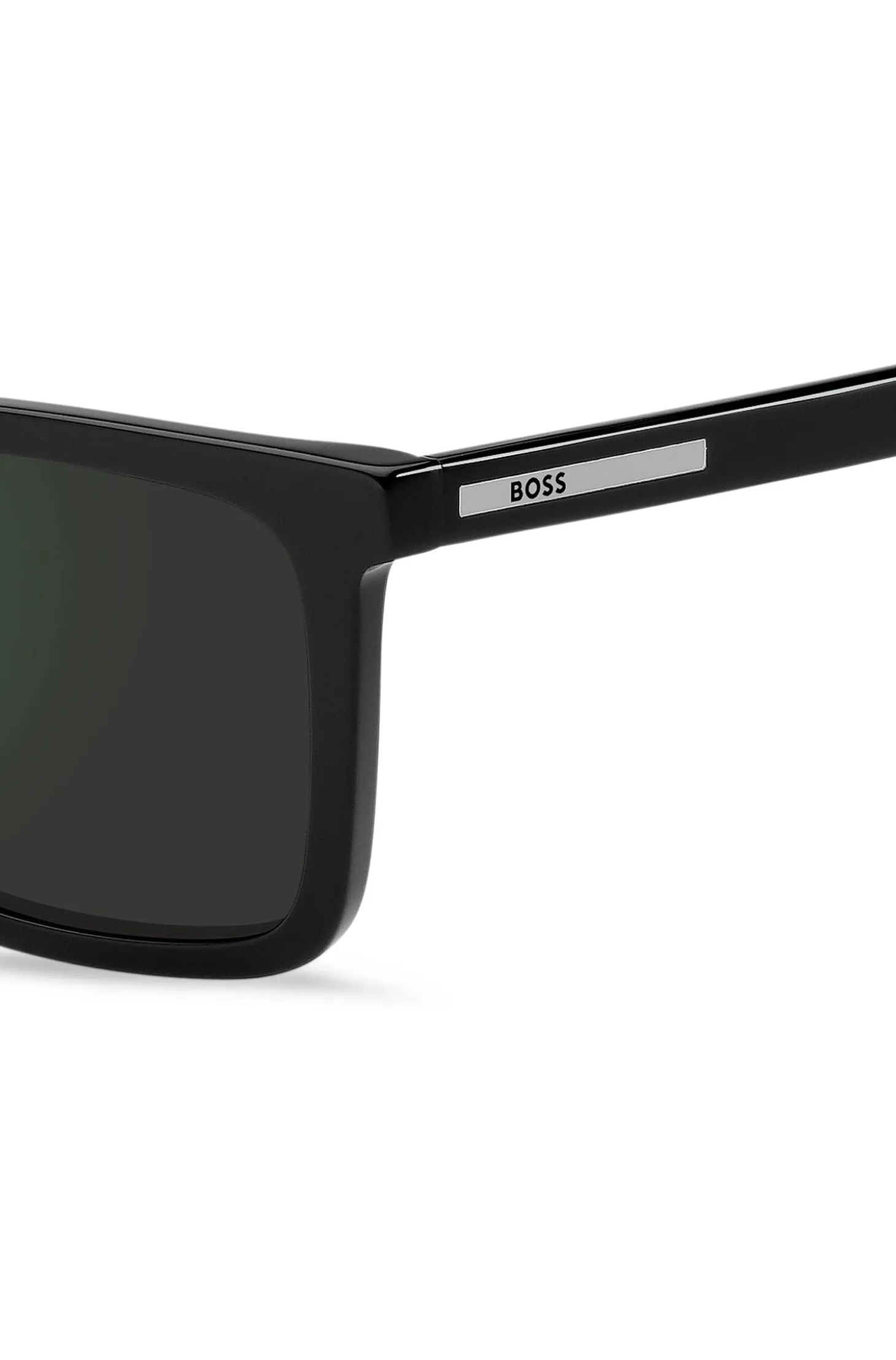 Schwarze Sonnenbrille mit gravierter Logo-Plakette