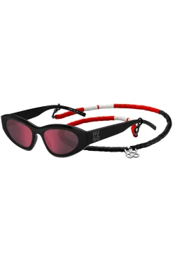 Schwarze Sonnenbrille mit Perlenkette