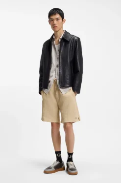 Shorts aus Stretch-Baumwolle mit Knittereffekt