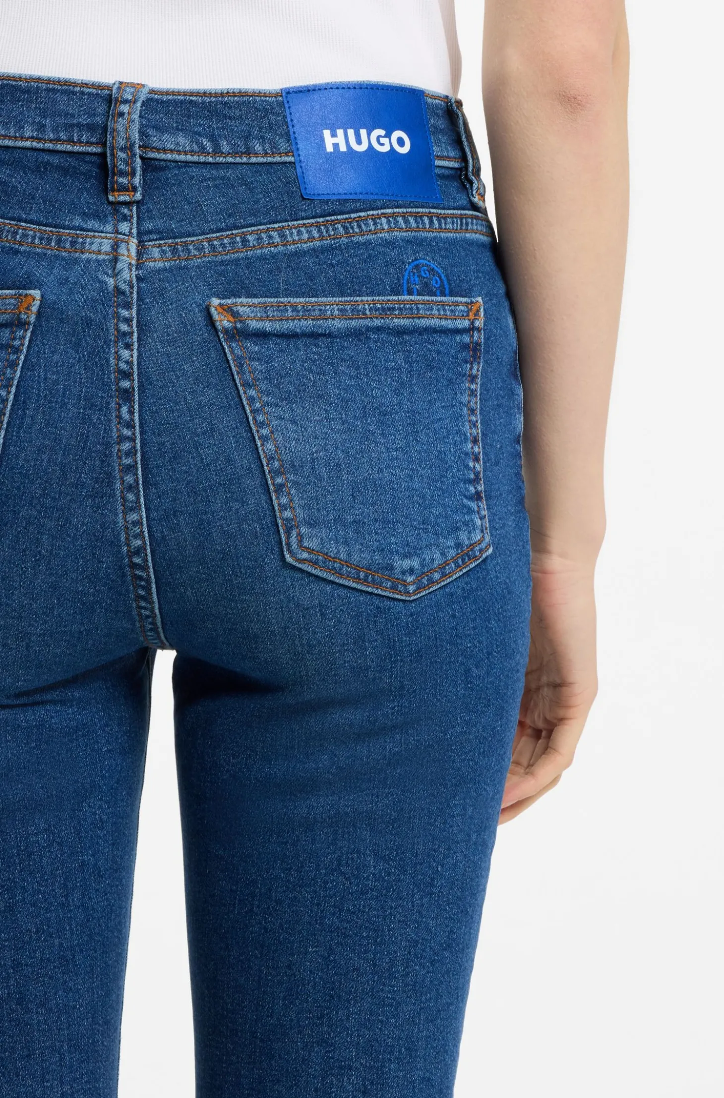 Skinny-Fit Jeans aus mittelblauem Stretch-Denim