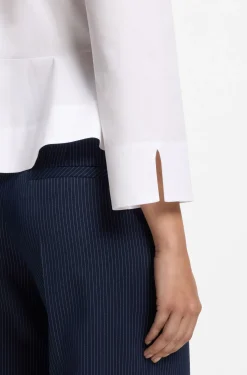 Slim-Fit Bluse aus Baumwolle mit Schößchensaum