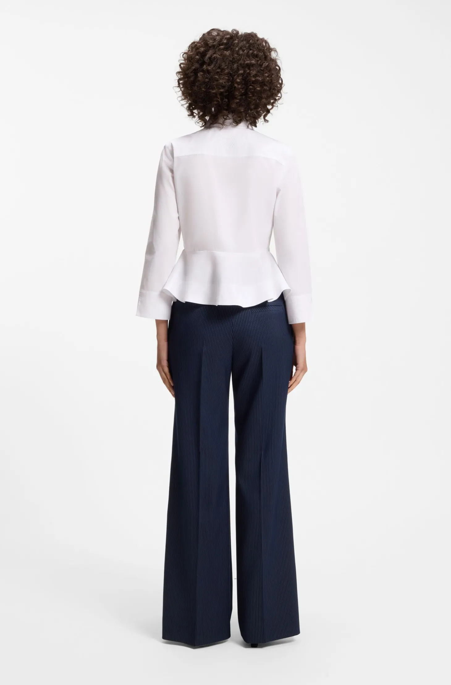 Slim-Fit Bluse aus Baumwolle mit Schößchensaum