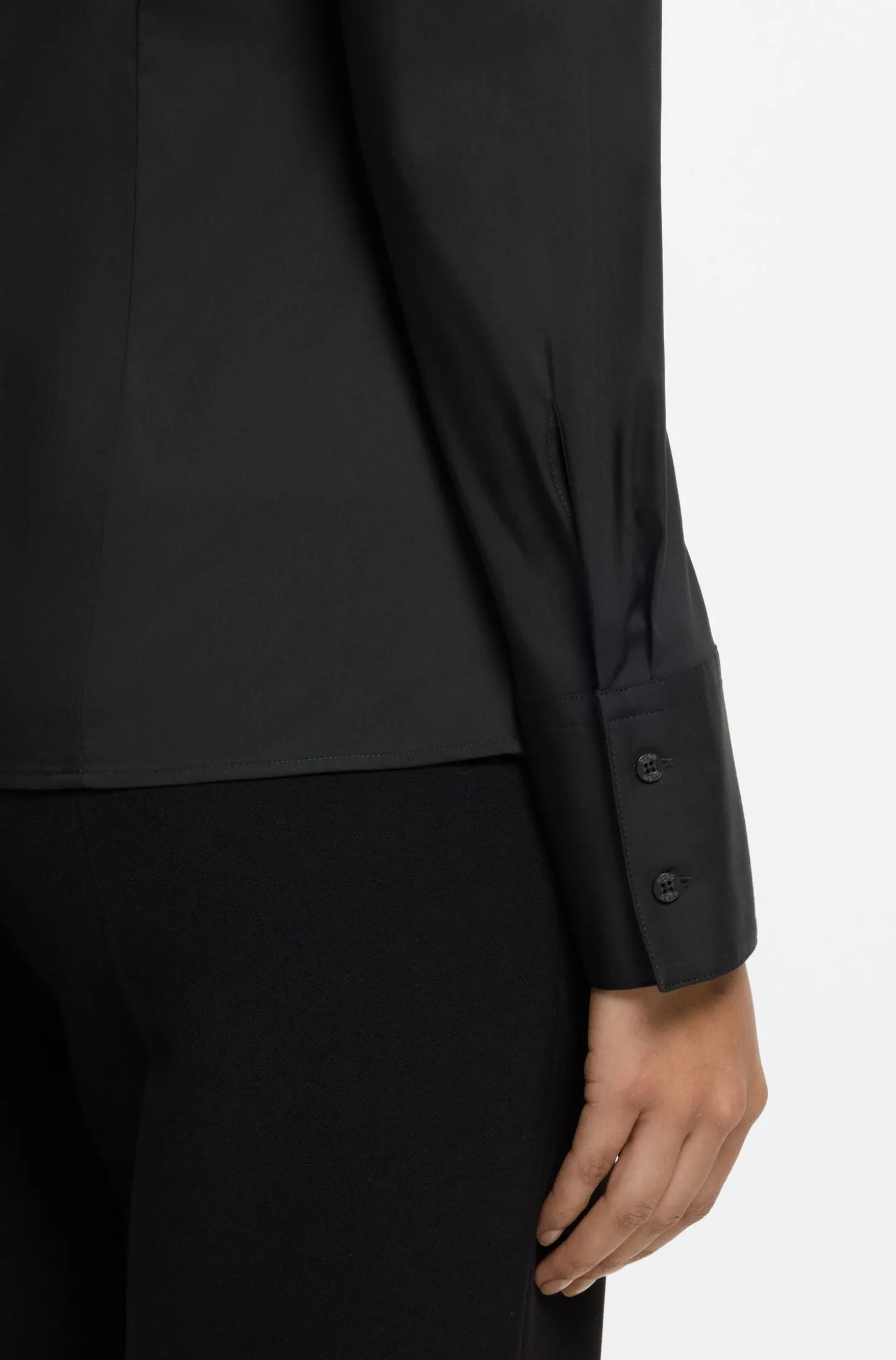 Slim-Fit Bluse aus bügelleichtem Baumwoll-Mix mit Twill-Struktur