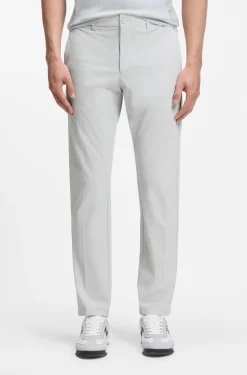 Slim-Fit Chino aus elastischem Seersucker