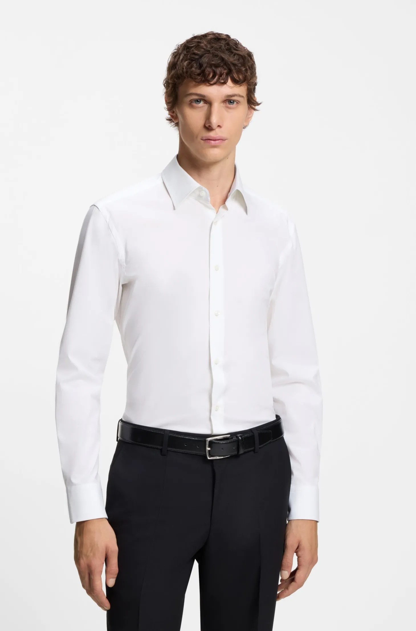 Slim-Fit Hemd aus elastischer Baumwoll-Popeline mit bügelleichtem Finish