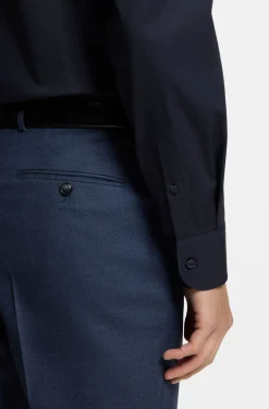 Slim-Fit Hemd aus elastischer Baumwoll-Popeline mit bügelleichtem Finish
