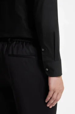 Slim-Fit Hemd aus elastischer Baumwoll-Popeline mit bügelleichtem Finish