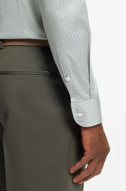 Slim-Fit Hemd aus gestreifter Stretch-Baumwolle mit bügelleichtem Finish
