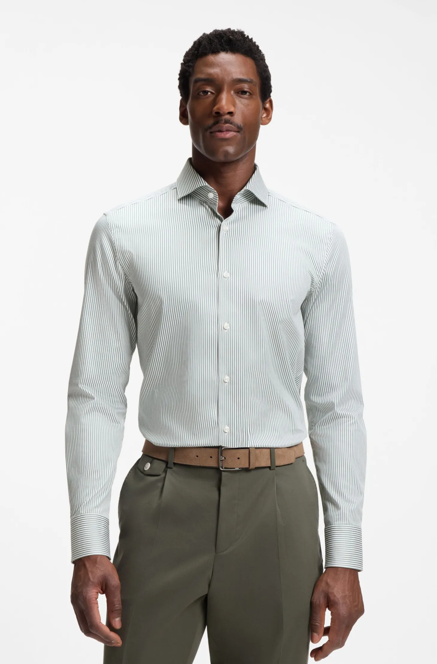 Slim-Fit Hemd aus gestreifter Stretch-Baumwolle mit bügelleichtem Finish