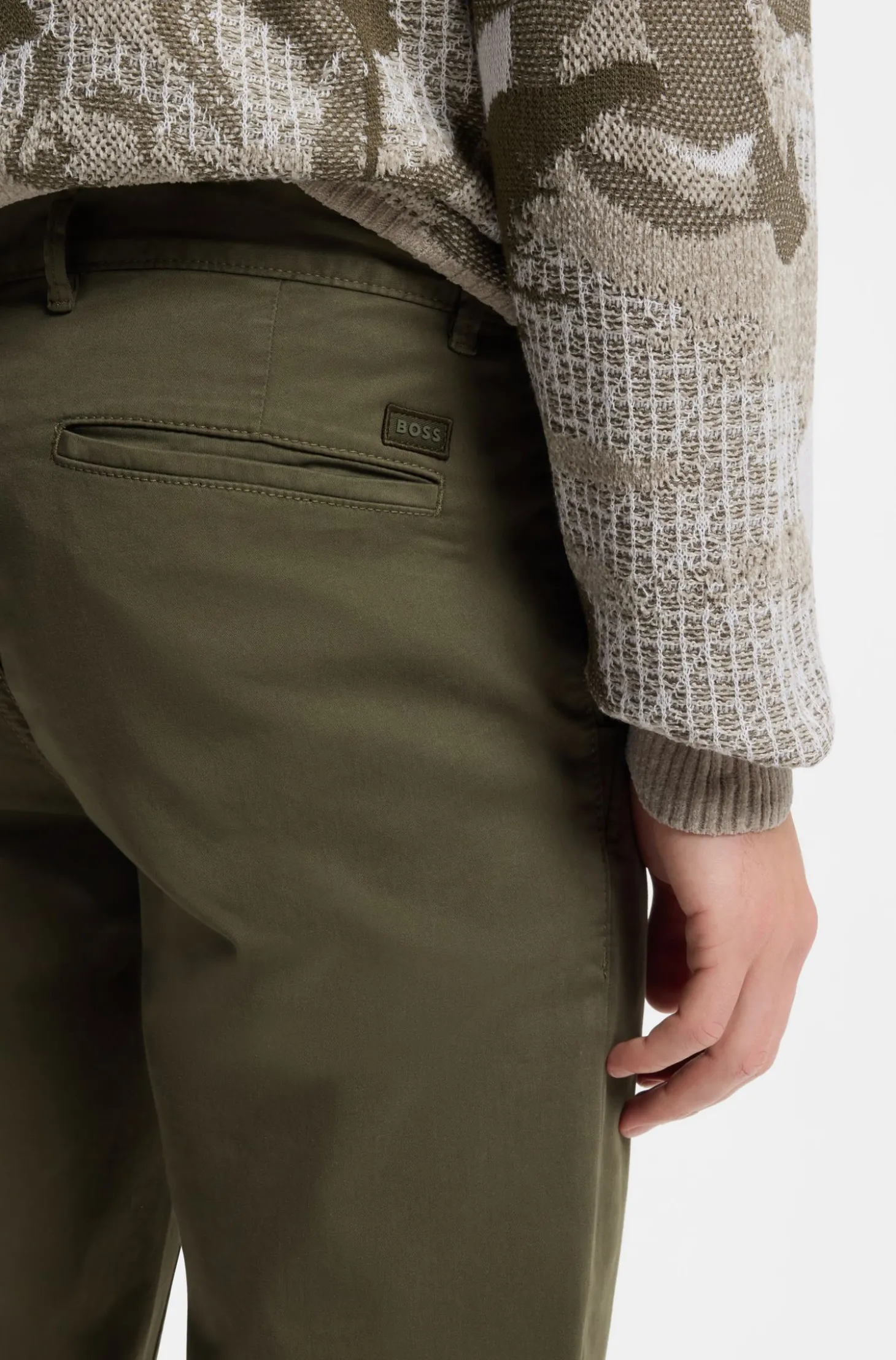 Slim-Fit Hose aus überfärbtem elastischem Satin