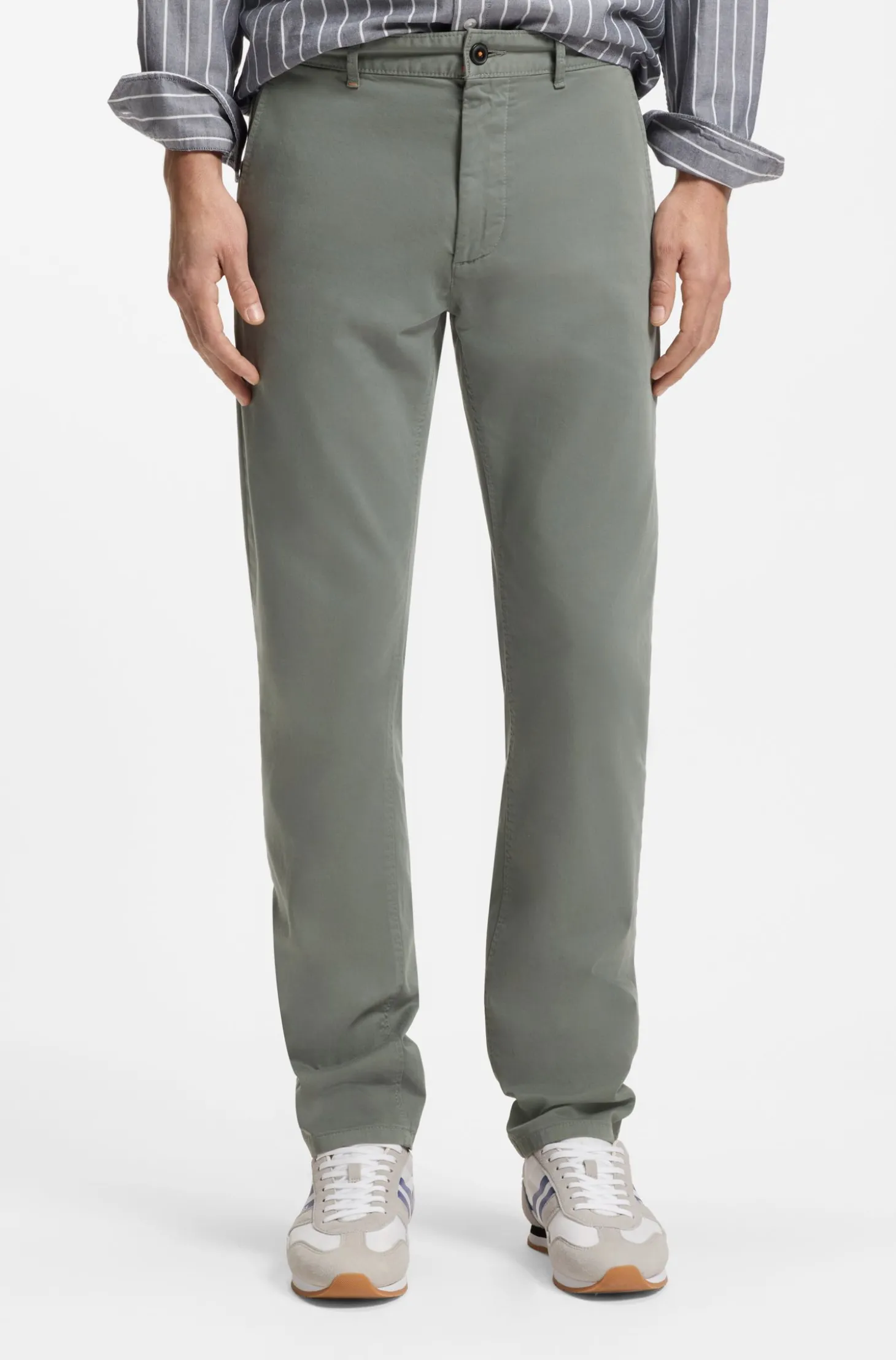 Slim-Fit Hose aus überfärbtem elastischem Satin