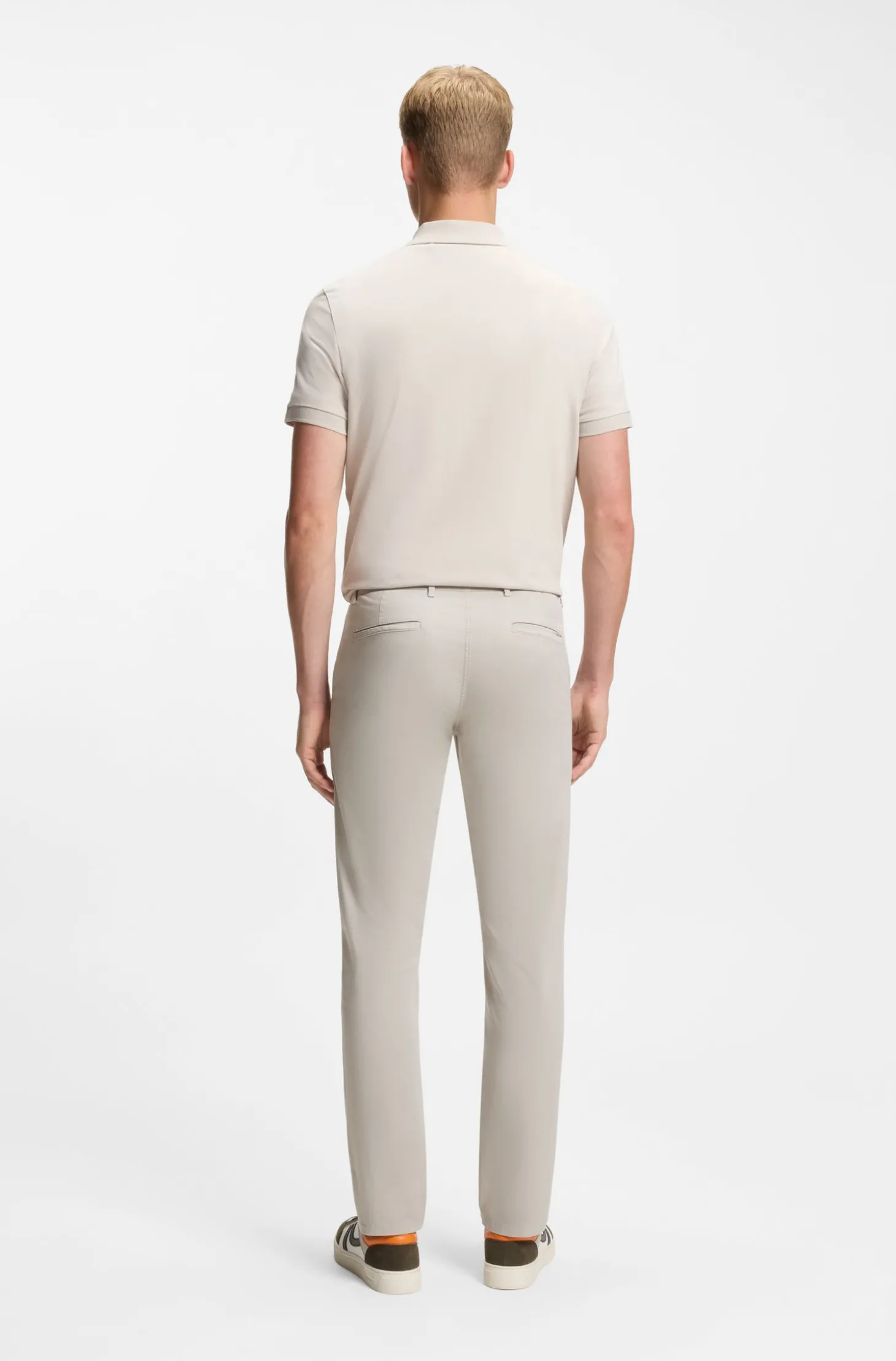 Slim-Fit Hose aus überfärbtem elastischem Satin