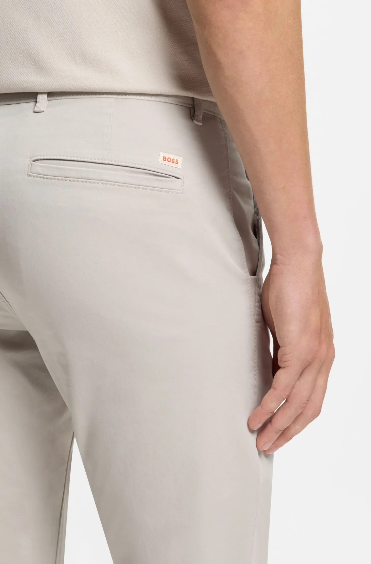 Slim-Fit Hose aus überfärbtem elastischem Satin