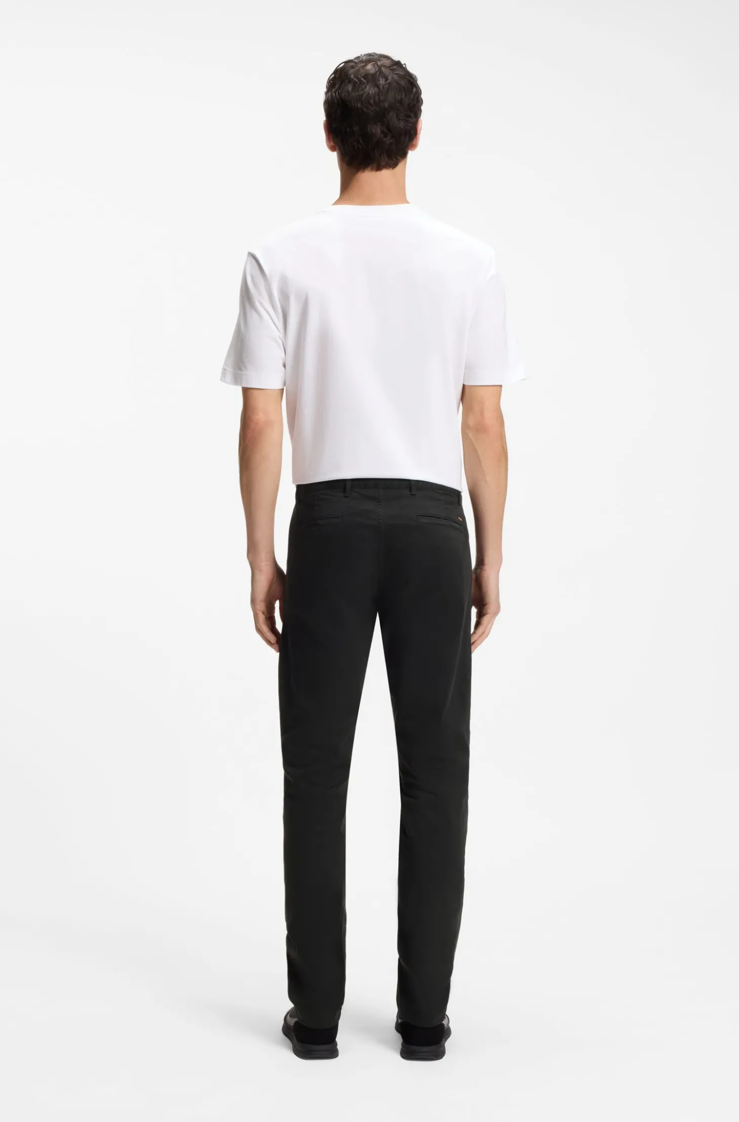 Slim-Fit Hose aus überfärbtem elastischem Satin