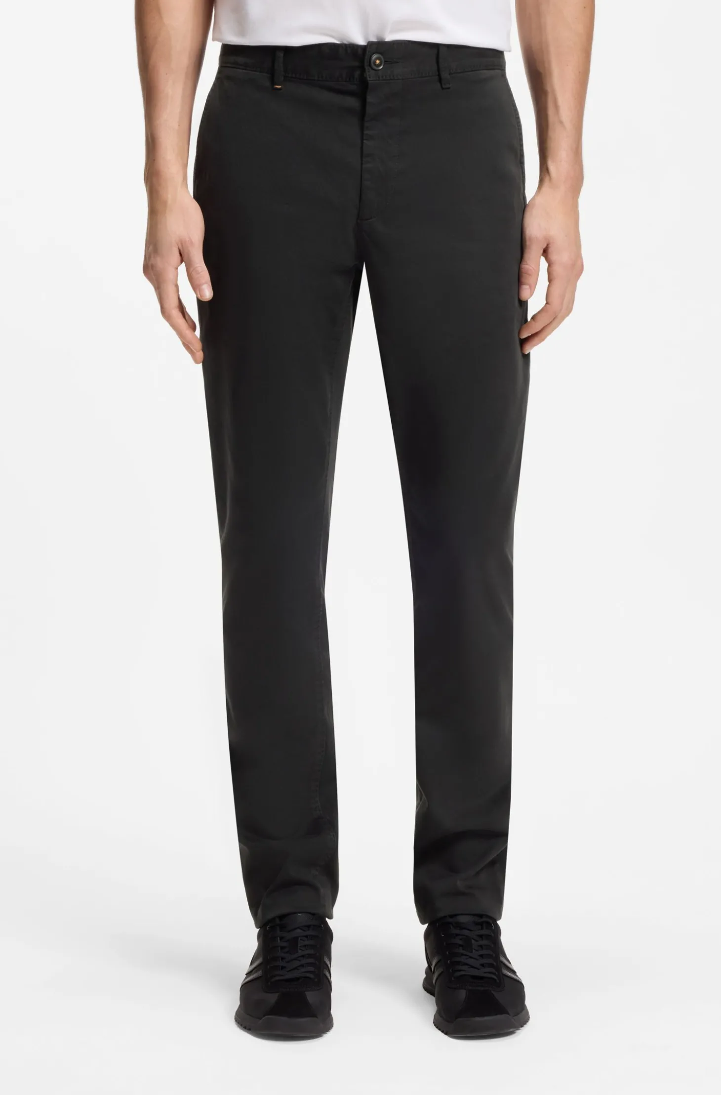 Slim-Fit Hose aus überfärbtem elastischem Satin