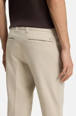 Slim-Fit Hose aus elastischer Baumwoll-Gabardine