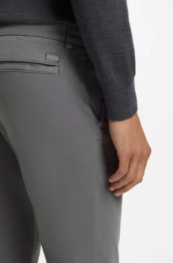 Slim-Fit Hose aus elastischer Baumwoll-Gabardine