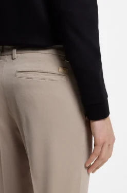 Slim-Fit Hose aus elastischer Baumwoll-Gabardine