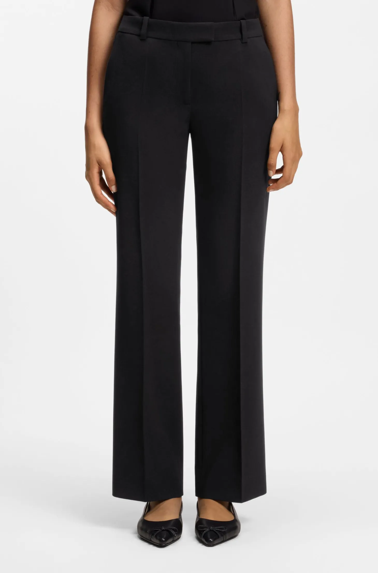 Slim-Fit Hose aus Krepp-Gewebe mit D-Ring-Detail