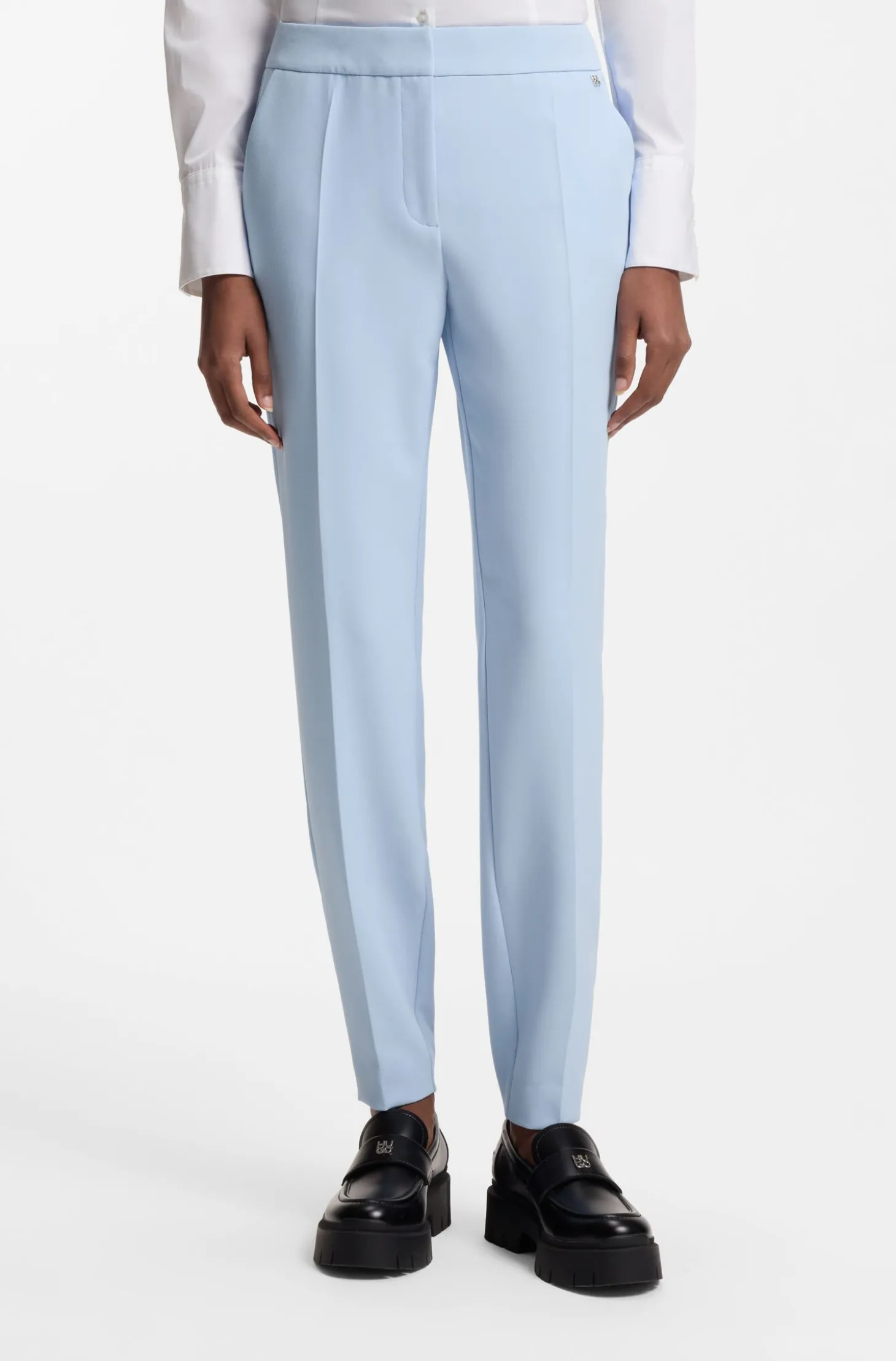 Slim-Fit Hose aus Stretch-Gewebe mit Logo-Niete