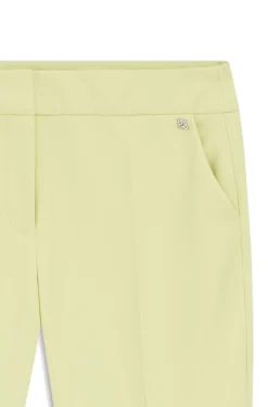 Slim-Fit Hose aus Stretch-Gewebe mit Logo-Niete