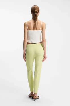 Slim-Fit Hose aus Stretch-Gewebe mit Logo-Niete