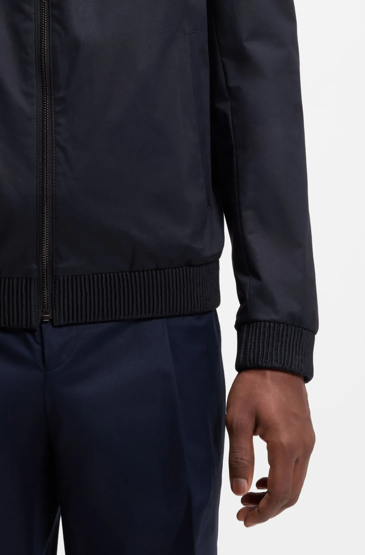 Slim-Fit Jacke aus Stretch-Baumwolle-Twill mit Reißverschluss