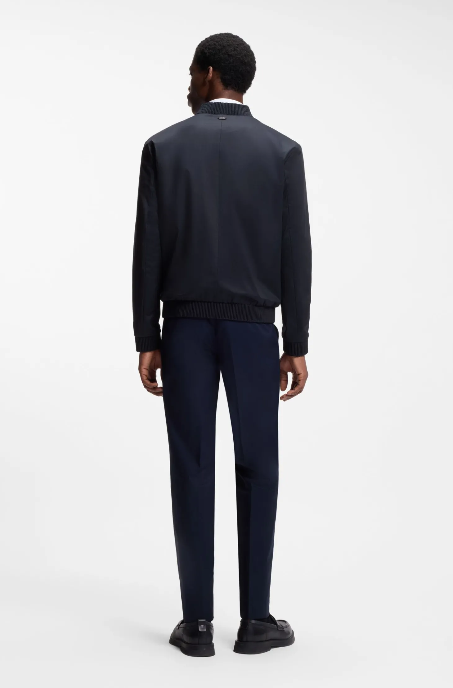 Slim-Fit Jacke aus Stretch-Baumwolle-Twill mit Reißverschluss