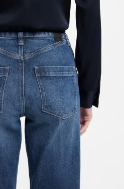 Slim-Fit Jeans aus indigoblauem Stretch-Denim mit umgeschlagenen Hosensäumen