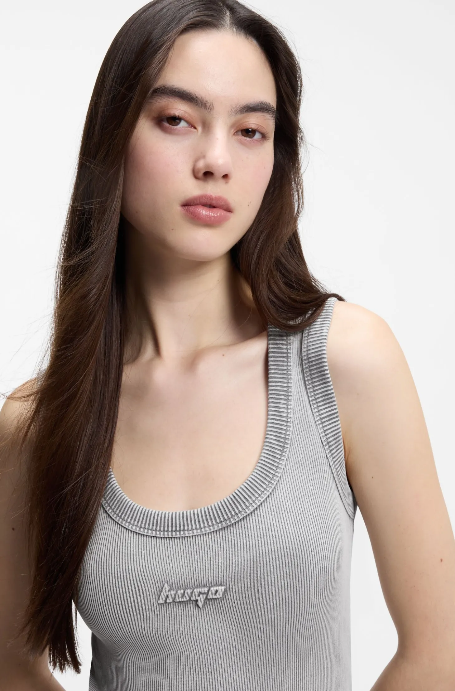 Slim-Fit Kleid aus Stretch-Baumwolle mit geprägtem Logo