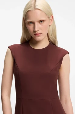 Slim-Fit Kleid mit Flügelärmeln