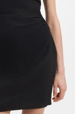 Slim-Fit Kleid mit gerafften Details