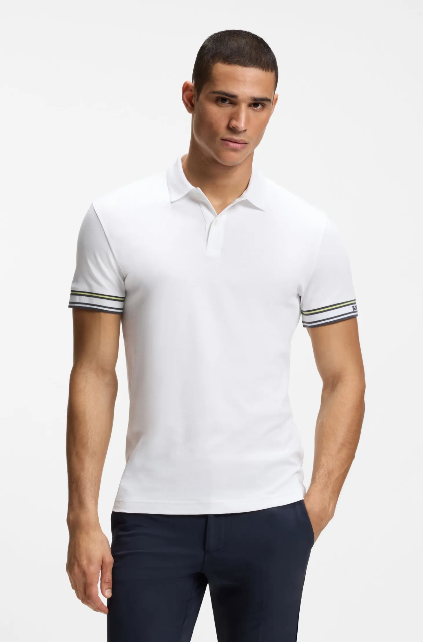Slim-Fit Poloshirt aus Baumwolle mit gestreiften Ärmelbündchen