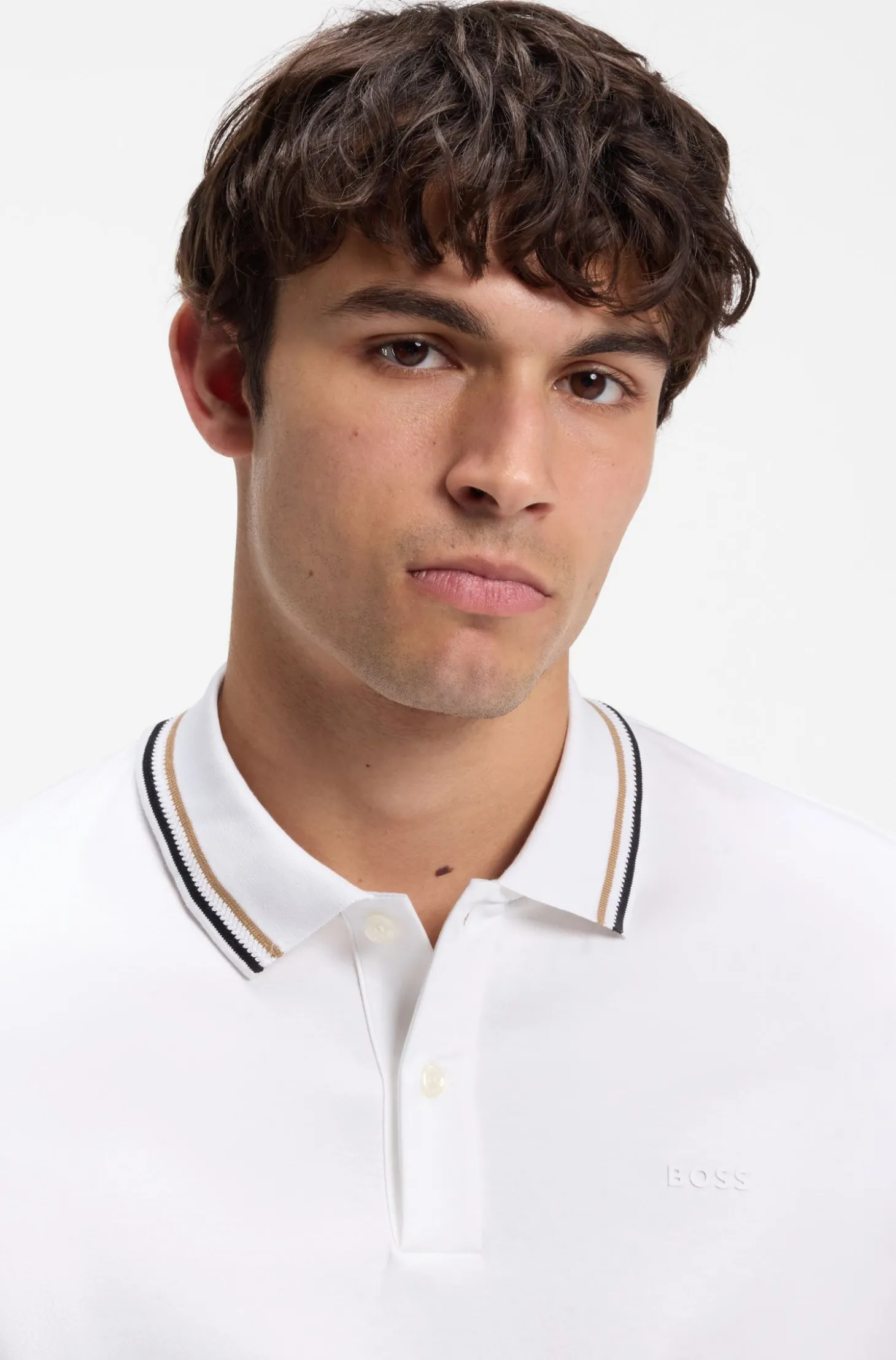 Slim-Fit Poloshirt aus Baumwolle mit gestreiftem Kragen