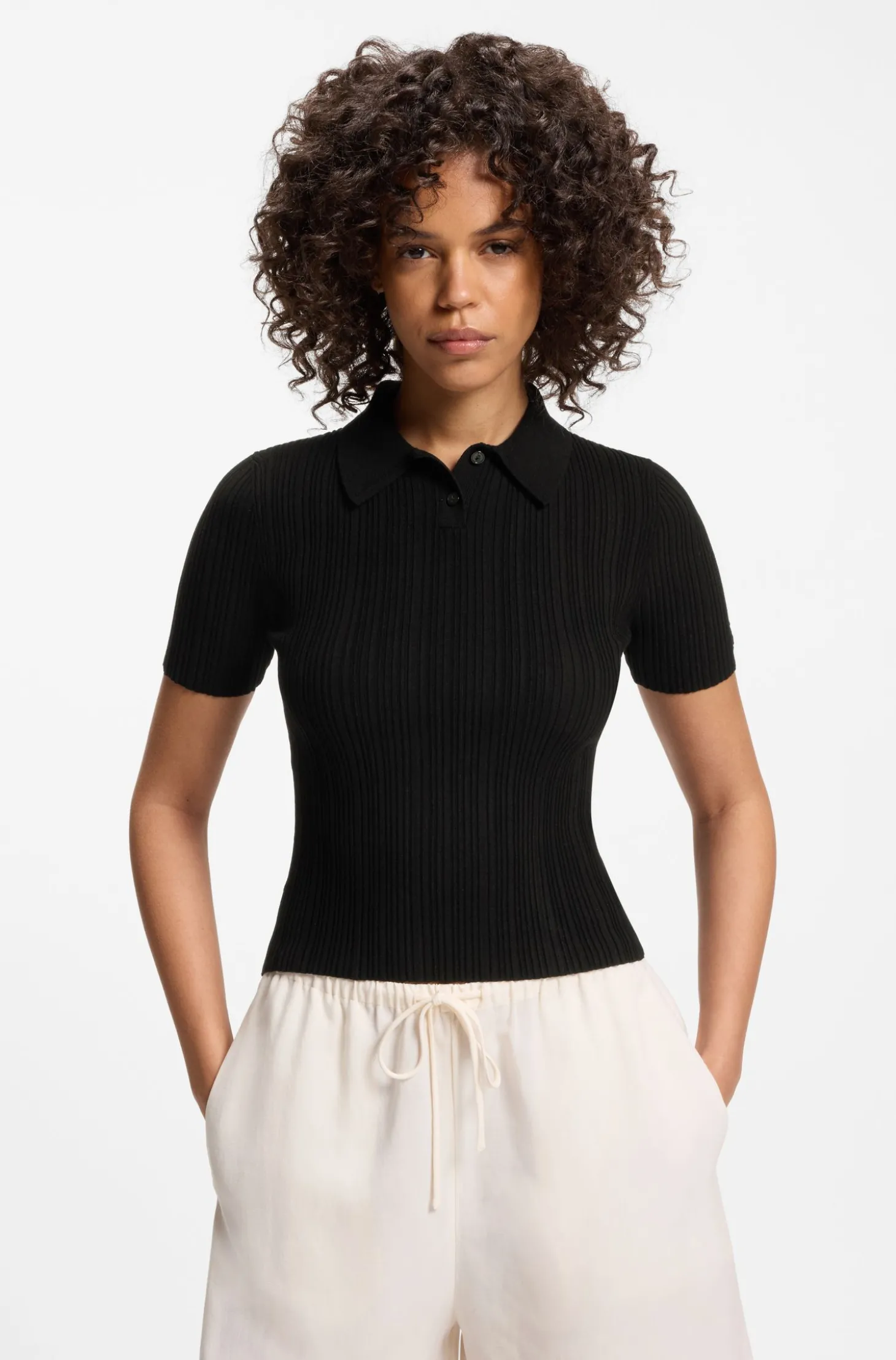 Slim-Fit Pullover mit Polokragen und Rippstruktur