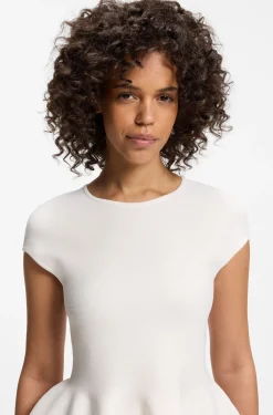 Slim-Fit Pullover mit Schößchensaum