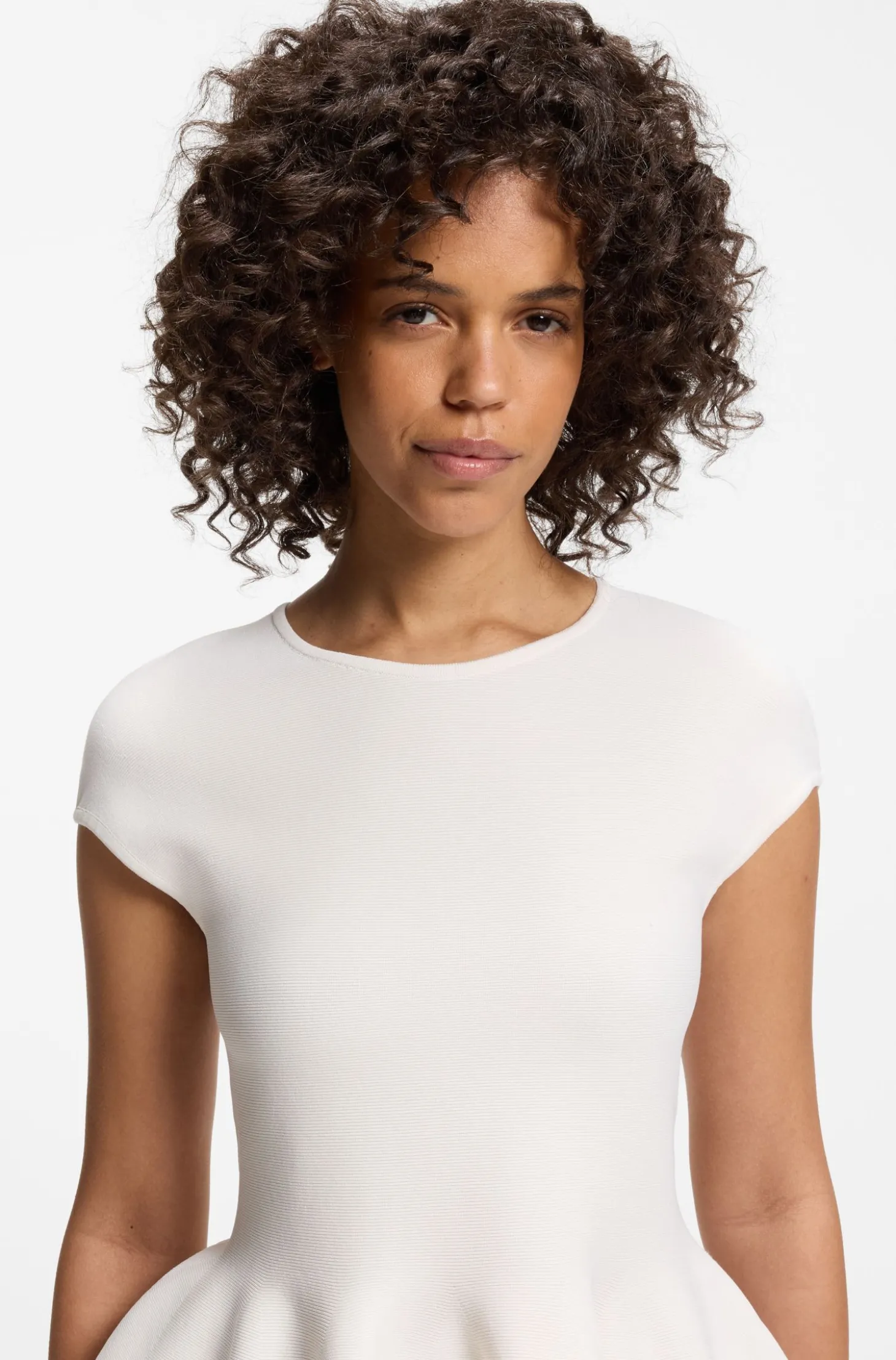 Slim-Fit Pullover mit Schößchensaum