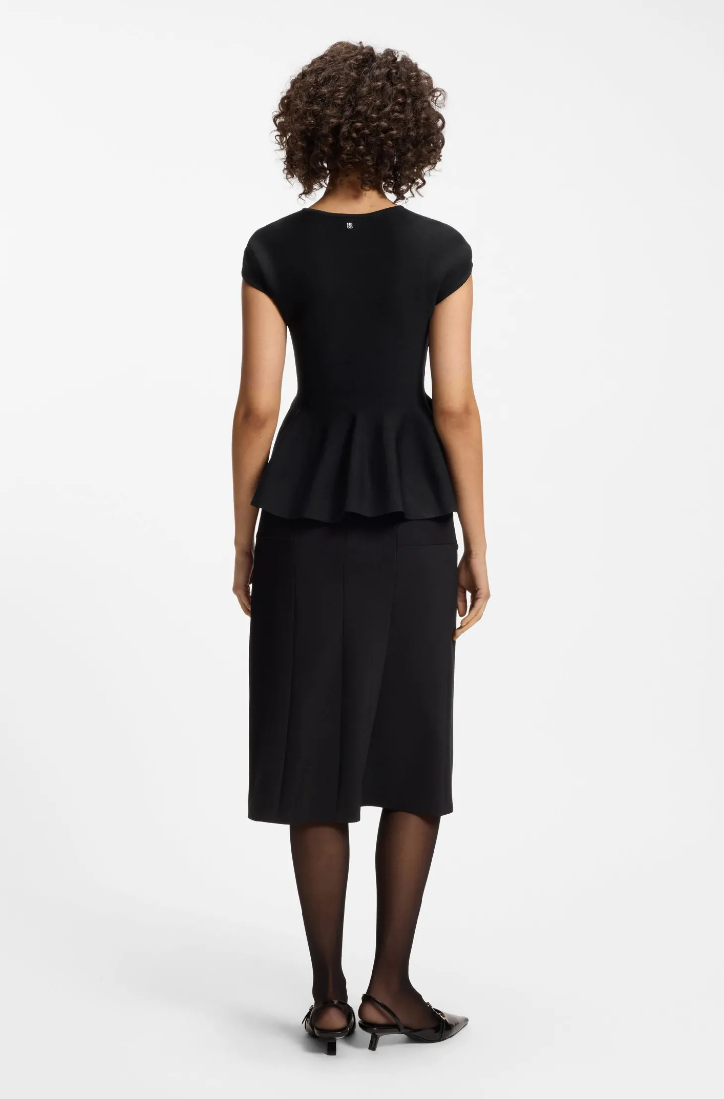 Slim-Fit Pullover mit Schößchensaum
