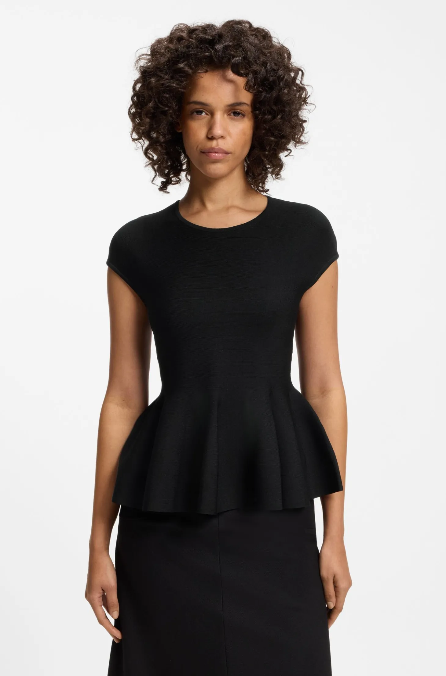 Slim-Fit Pullover mit Schößchensaum