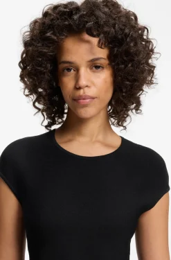 Slim-Fit Pullover mit Schößchensaum