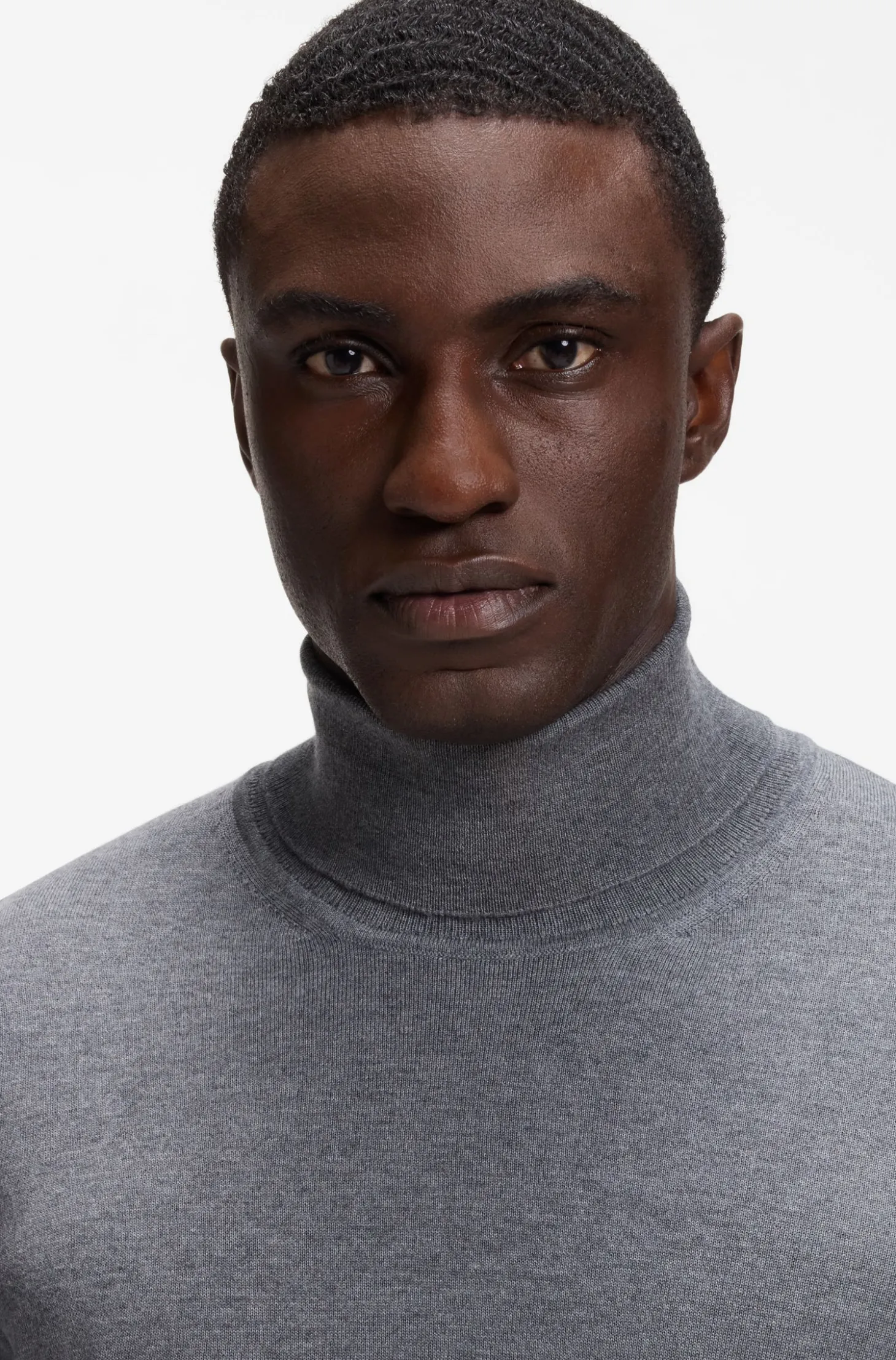 Slim-Fit Rollkragenpullover aus extrafeiner Merinowolle