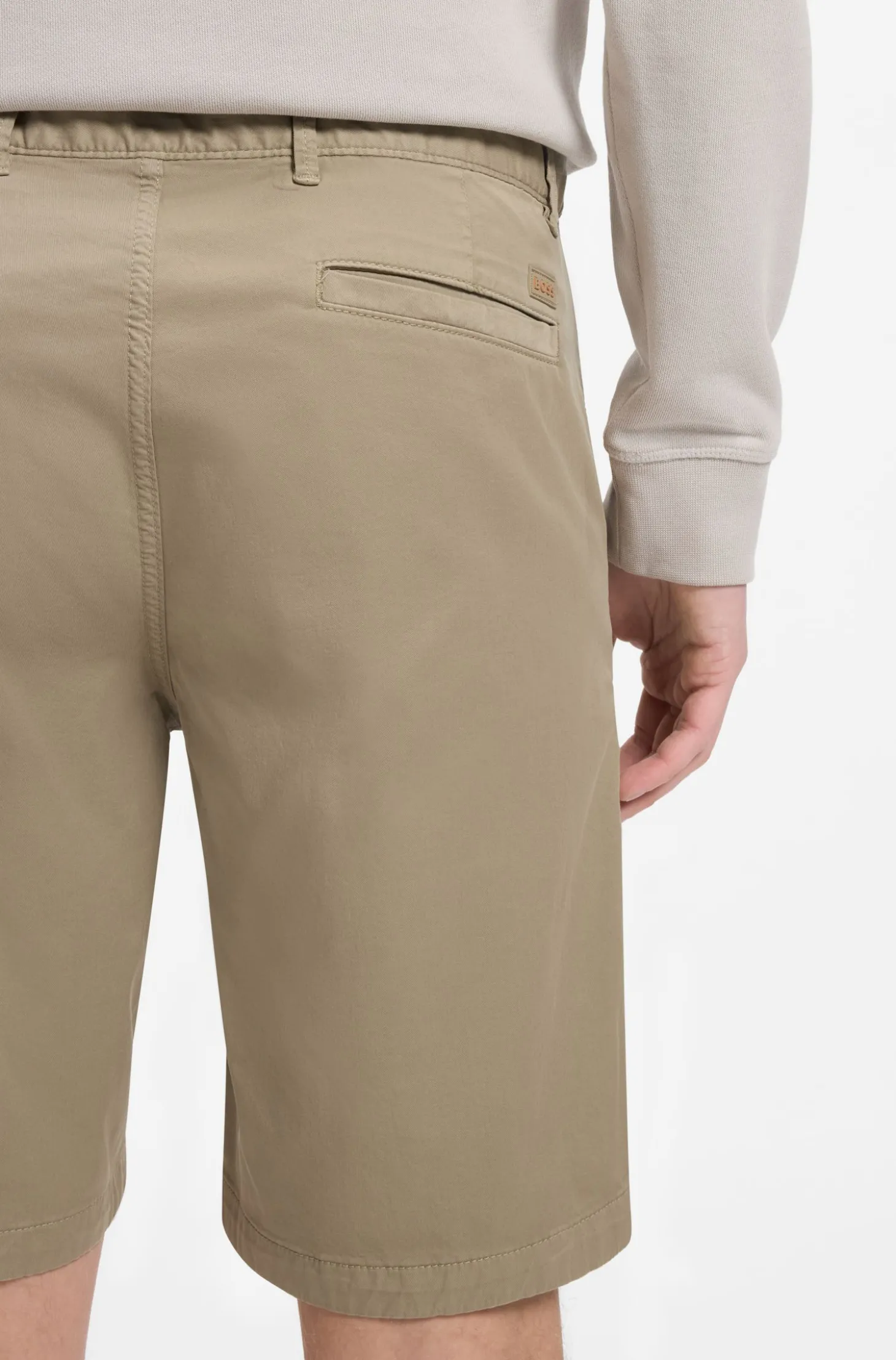 Slim-Fit Shorts aus elastischem Baumwoll-Twill