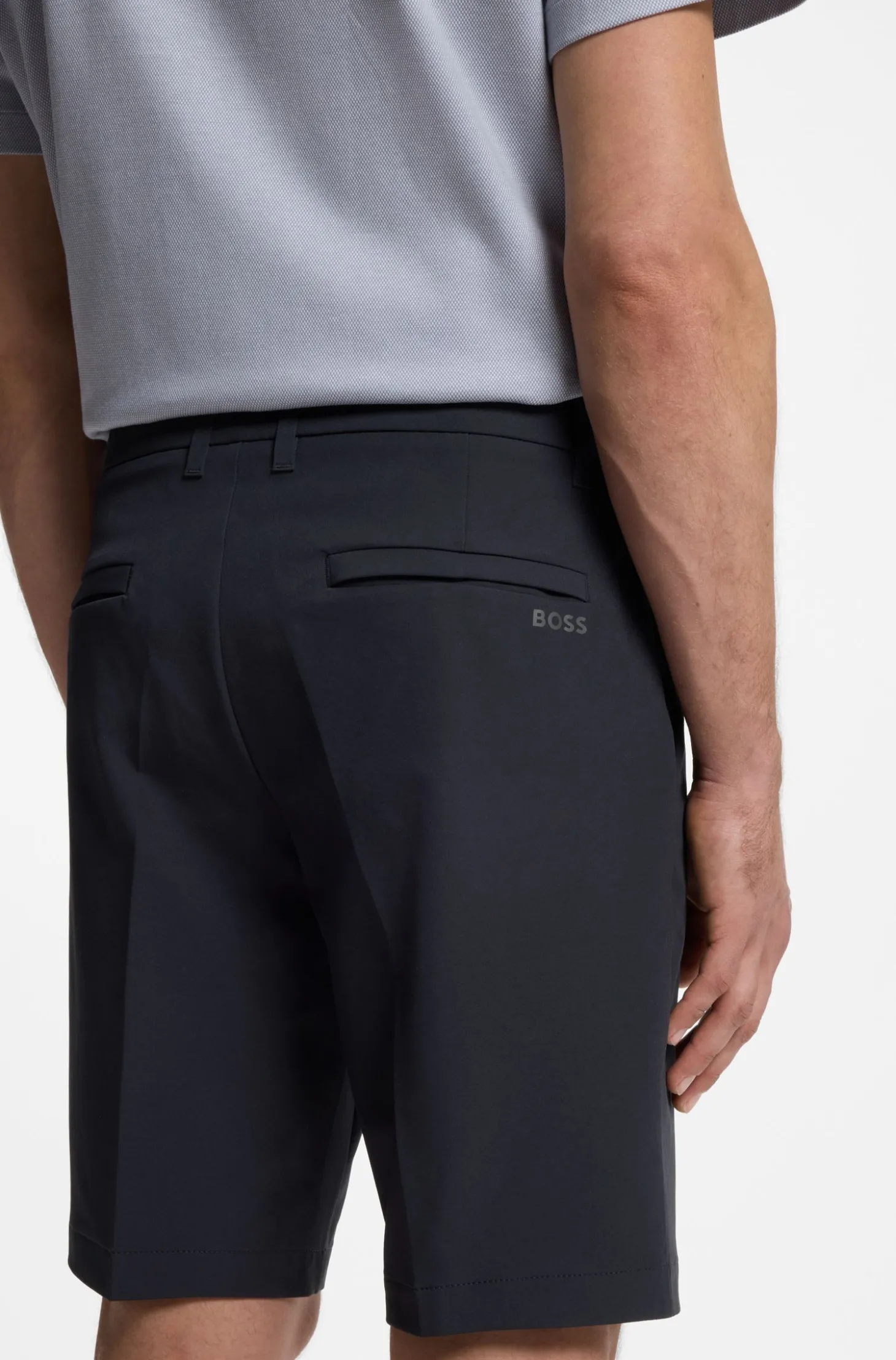 Slim-Fit Shorts aus wasserabweisendem Stretch-Gewebe