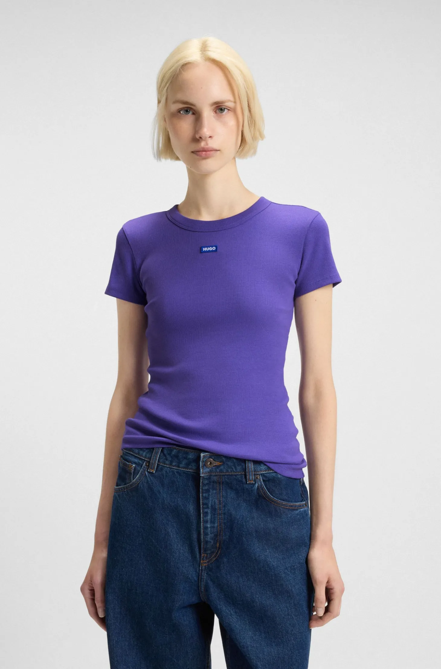 Slim-Fit T-Shirt aus gerippter Stretch-Baumwolle mit Logo