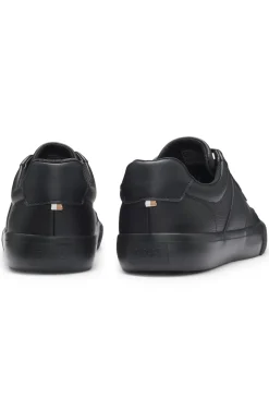 Sneakers aus genarbtem Kunstleder mit Besätzen aus echtem Leder