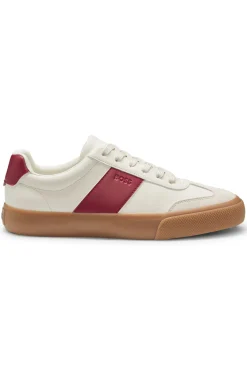 Sneakers aus genarbtem Kunstleder mit Besätzen aus echtem Leder