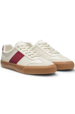 Sneakers aus genarbtem Kunstleder mit Besätzen aus echtem Leder